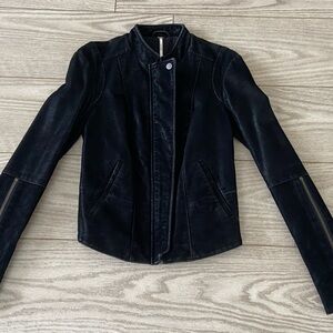 Free people  women’s black jackets. Size:2